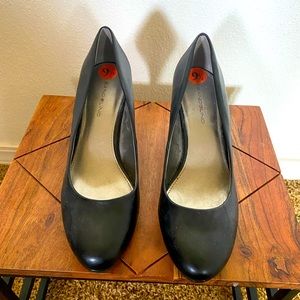 Bandolino Black Heels